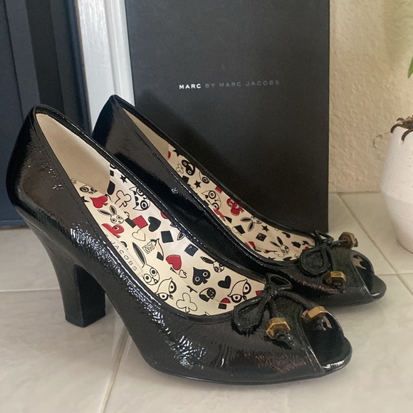 Marc by Marc Jacobs 101 Naplack Black parent leather peep toe heels - Picture 1 of 9